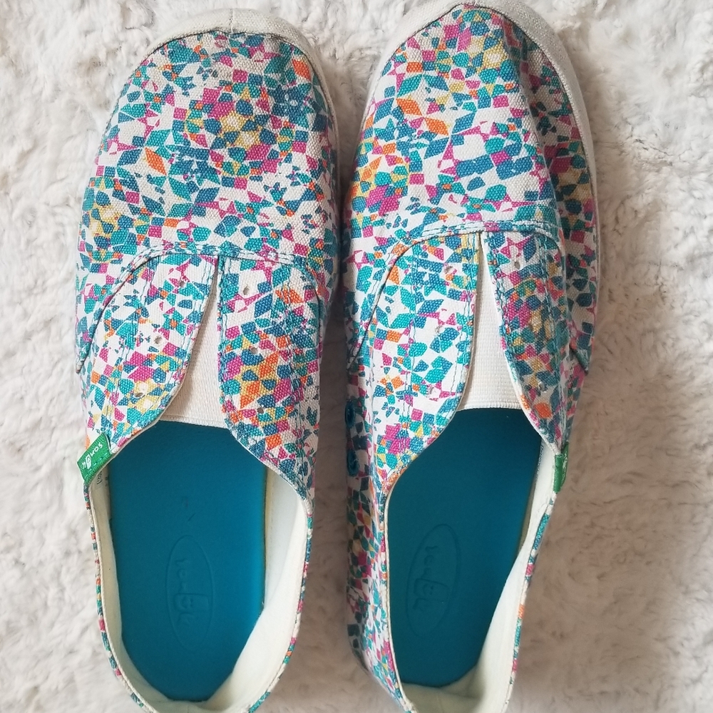 Sanuk slip on canvas shoe women's size 11 GUC